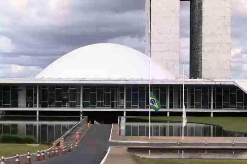 Congresso se articula para derrubar congelamento de salários