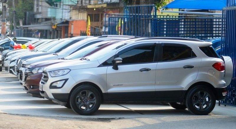 Venda de carros usados desaba e sinaliza encolhimento da economia