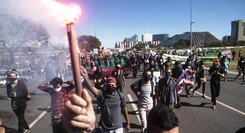 Brasil vive novo domingo de protestos a favor e contra o governo