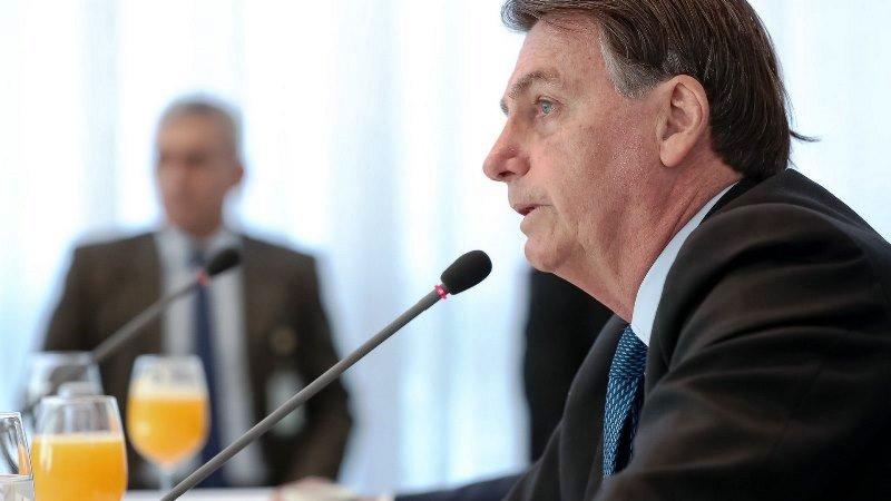 Bolsonaro provoca e sugere reduzir salário de parlamentares para elevar auxílio