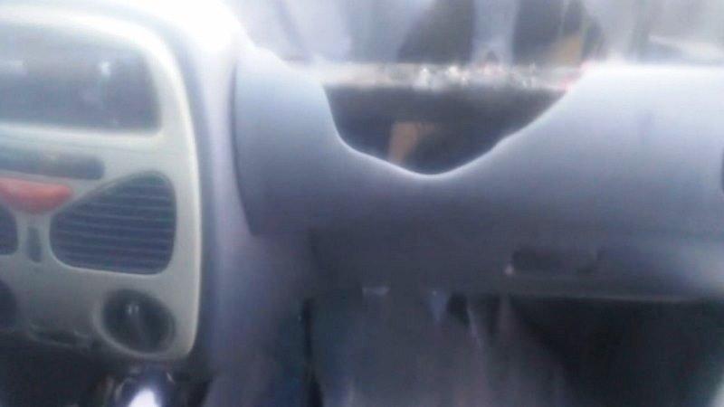 Painel de carro derrete depois da dona deixar álcool em gel no veículo