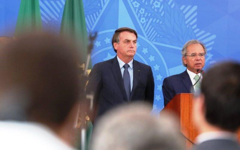 Bolsonaro diz que vai vetar auxílio emergencial se valor permanecer em R$ 600