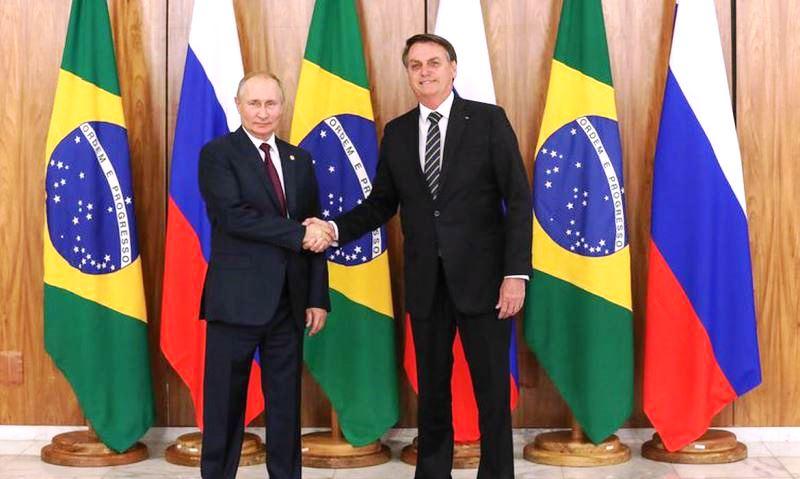 Bolsonaro conversa com Putin sobre cooperação na área de saúde