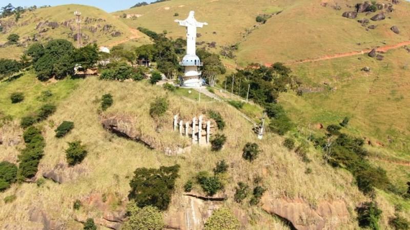 Governo do ES entrega obra de contenção de encosta e barreira do Morro do Cristo, em Mimoso do Sul