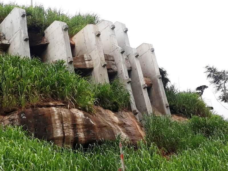 Governo do ES entrega obra de contenção de encosta e barreira do Morro do Cristo, em Mimoso do Sul