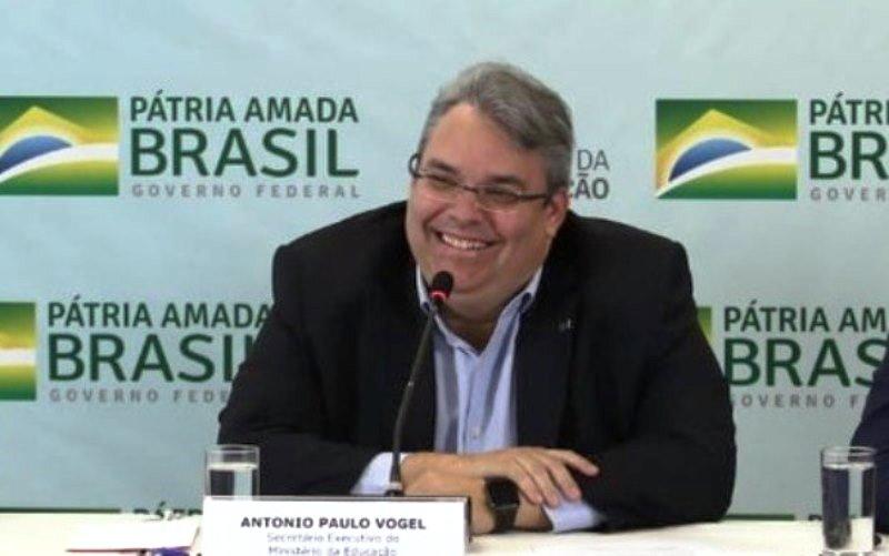 Paulo Vogel é o ministro interino da Educação