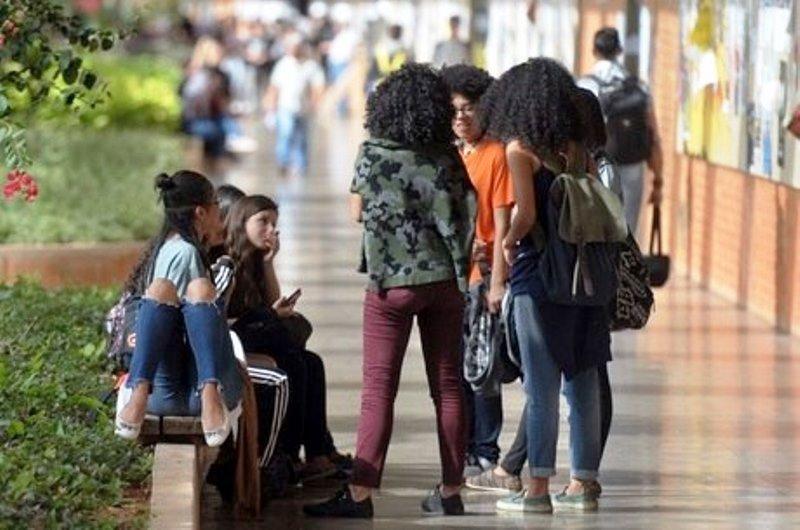 MEC anuncia internet gratuita para 400 mil alunos de institutos federais