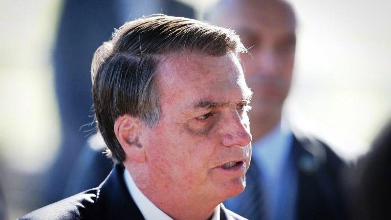 Bolsonaro sanciona projeto que autoriza redução de jornada e salário