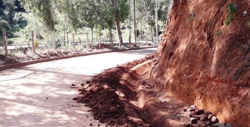 Obras de conservação e pavimentação continuam na região do Caparaó