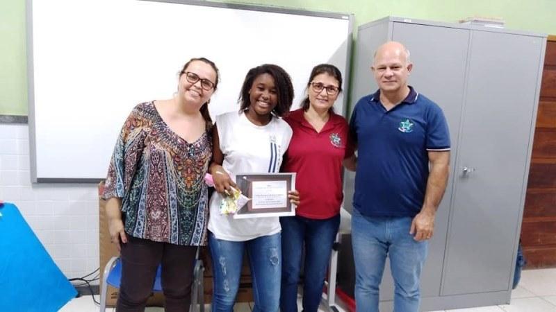 Alunas da Escola Hosana Salles foram selecionadas em concurso literário pela Unifal