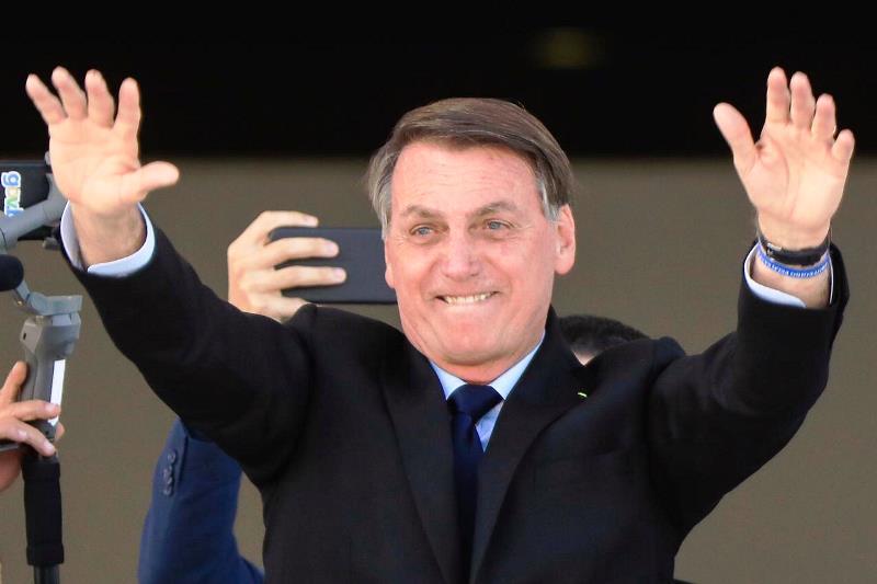 Bolsonaro lidera disputa e venceria seis presidenciáveis nas eleições de 2022 