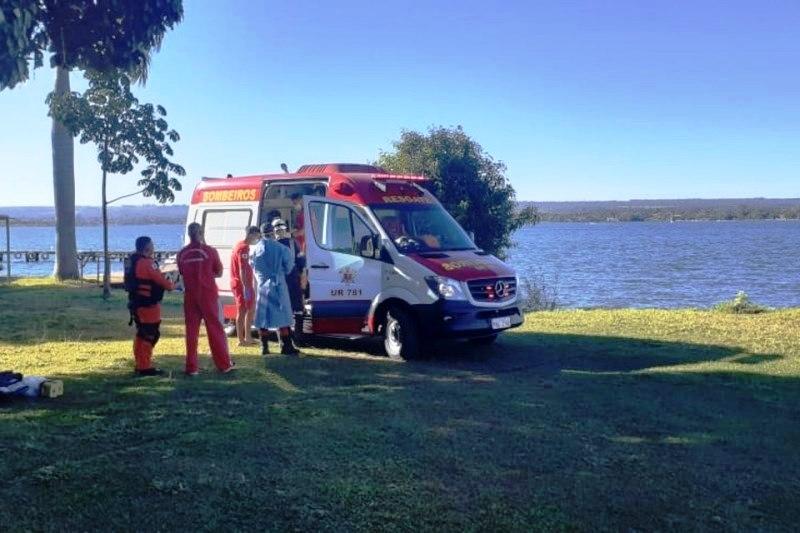 Homem cai de uma altura de 60 metros após acidente com parapente