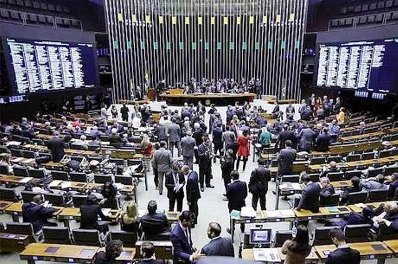 Câmara proíbe que deputados usem verbas públicas para lucrar na web