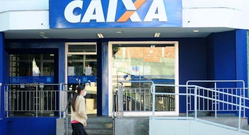 Caixa abrirá 700 agências no sábado para pagar auxílio a 7,4 milhões	