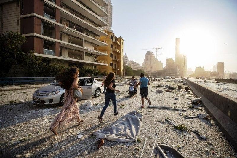 Fotos mostram explosão em Beirute