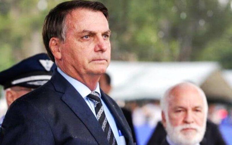 Bolsonaro tentou dar um golpe militar em maio, revela revista