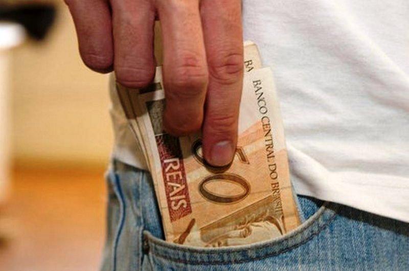 Salário mínimo deveria ser de R$ 4.420,11 no Brasil, aponta Dieese