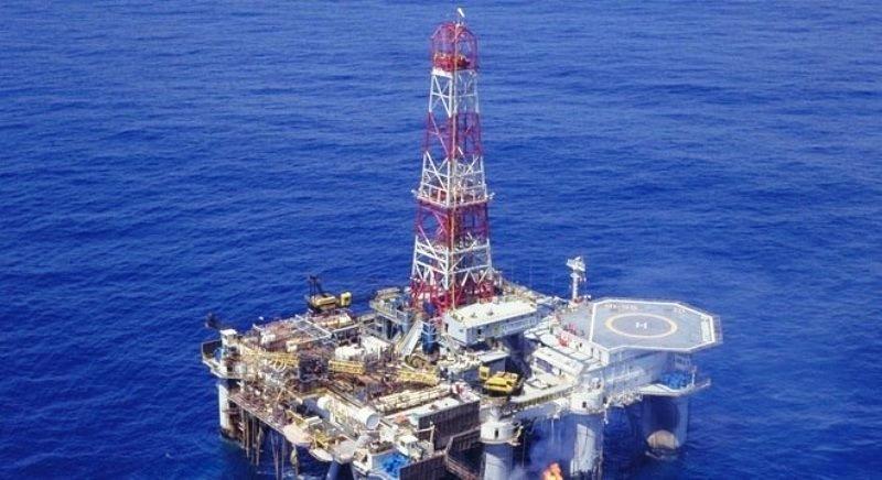 Petrobrás tem 'depósito' irregular de máquinas e tubulações no mar