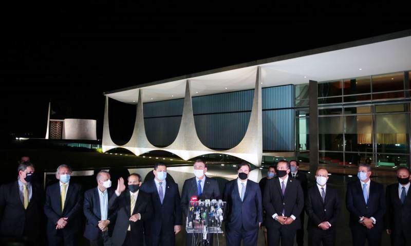 Bolsonaro, Maia e Alcolumbre defendem teto de gastos em pronunciamento