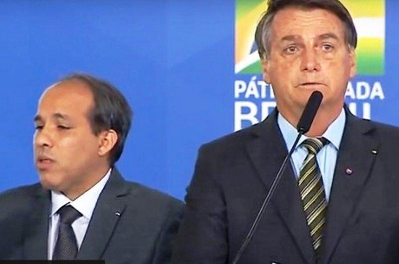 Bolsonaro diz que cloroquina teria salvado vidas perdidas na pandemia