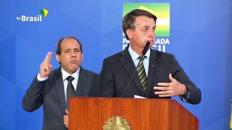 Bolsonaro pede valor maior do Renda Brasil à equipe econômica e gera impasse