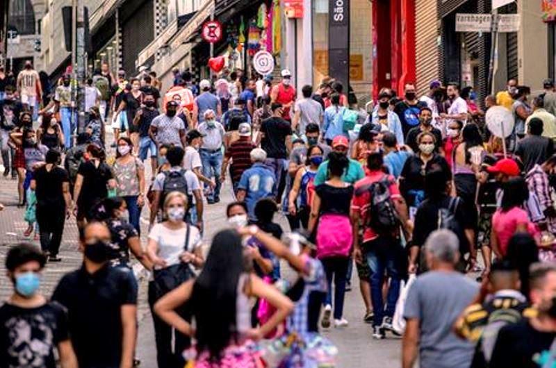 População do Brasil passa de 211,7 milhões de habitantes, estima IBGE