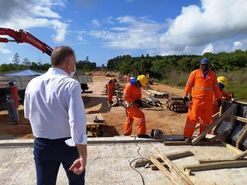 Governador visita obras rodoviárias em Conceição da Barra e São Mateus