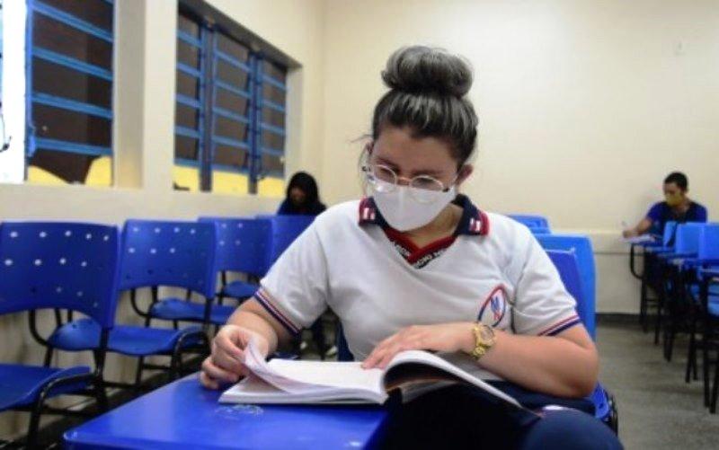 Volta às aulas no Amazonas faz 7,6% dos profissionais de educação terem Covid-19