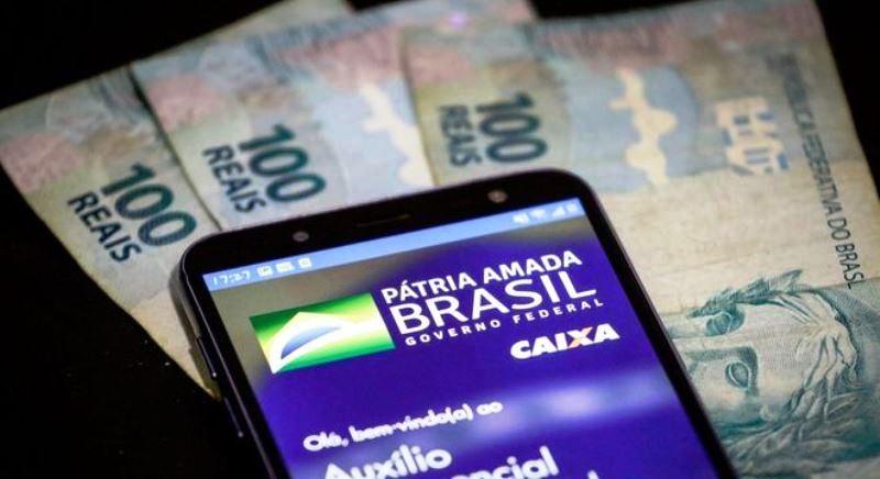 Bolsa Família começa a receber auxílio de R$ 300 no dia 17