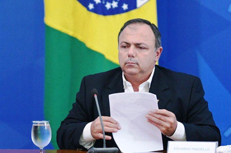 Bolsonaro vai oficializar Eduardo Pazuello como ministro da Saúde