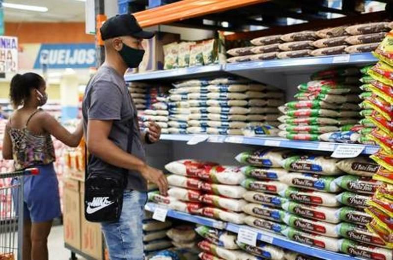 Disparada dos alimentos expõe distorção entre inflação real e oficial