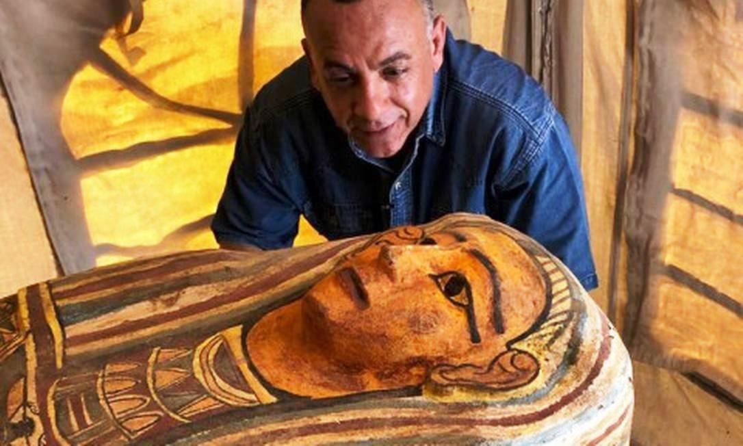 Egito anuncia descoberta de 14 sarcófagos de 2.500 anos, em Saqqara