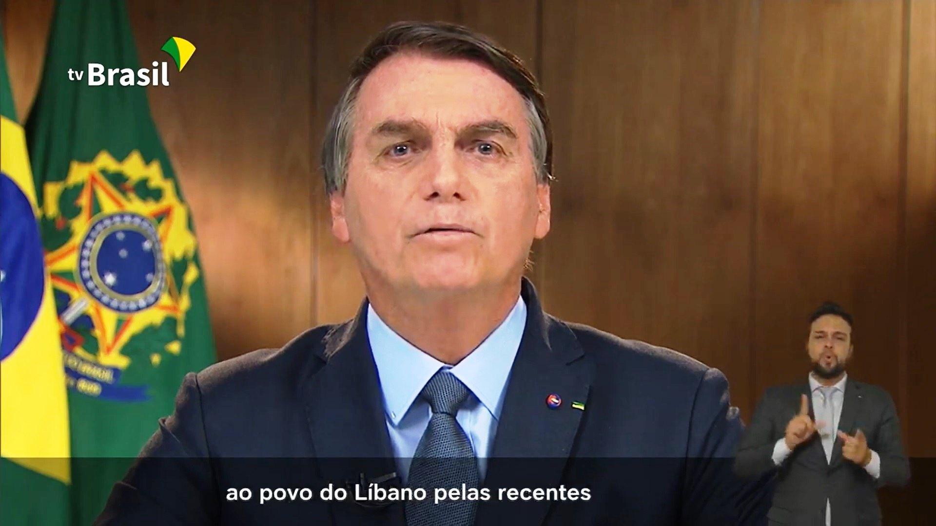 Bolsonaro diz que imprensa quis causar pânico na população com novo coronavírus