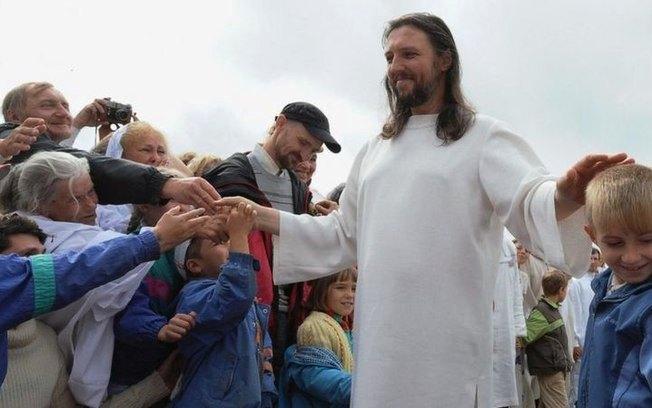 Líder de seita russa que afirma ser a reencarnação de Jesus Cristo é preso pela polícia