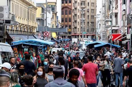 Vendas no comércio sobem e têm maior alta para agosto desde 2000