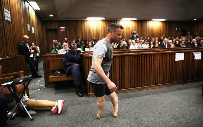 Condenado por assassinato da namorada, Pistorius quer perdão da família da vítima