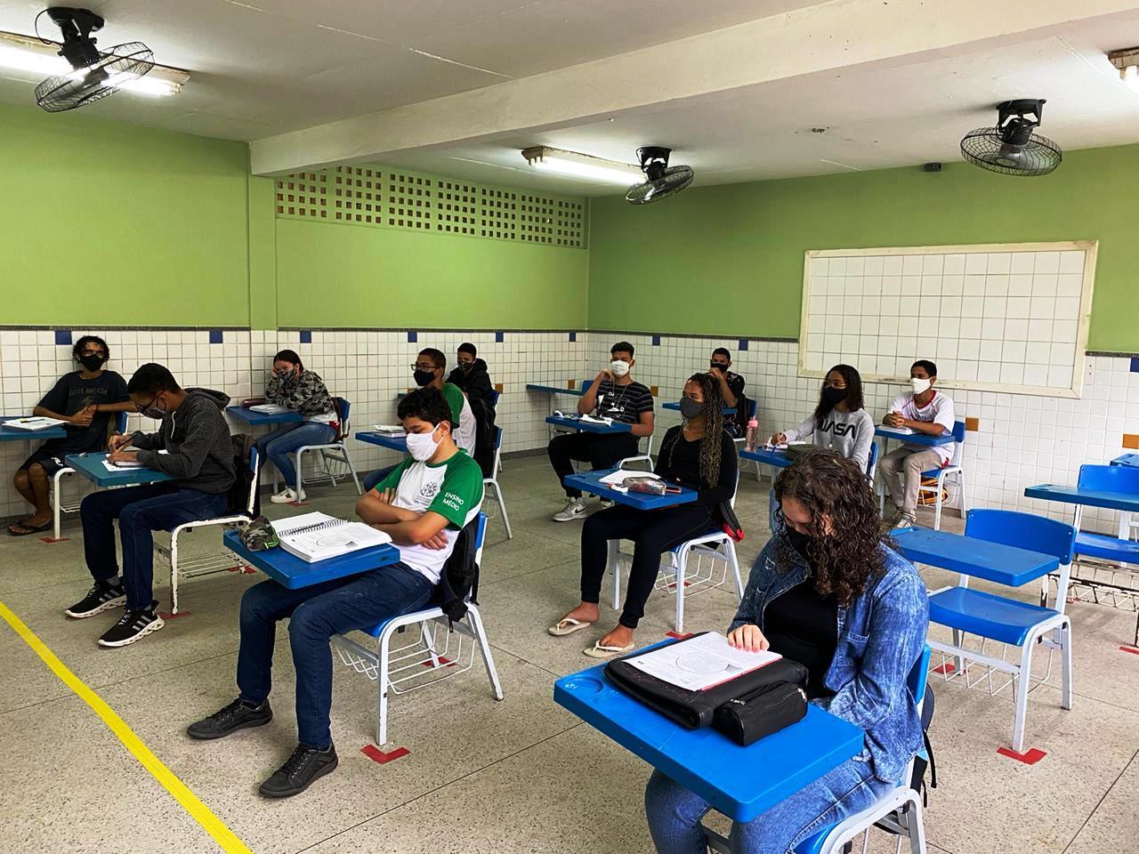 Aulas presenciais nas escolas da Rede Pública Estadual retornam nesta terça-feira (13)