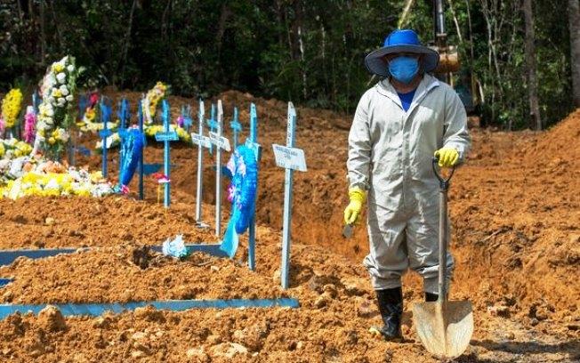 Com média móvel de óbitos em queda, Brasil registra 713 mortes em 24 horas