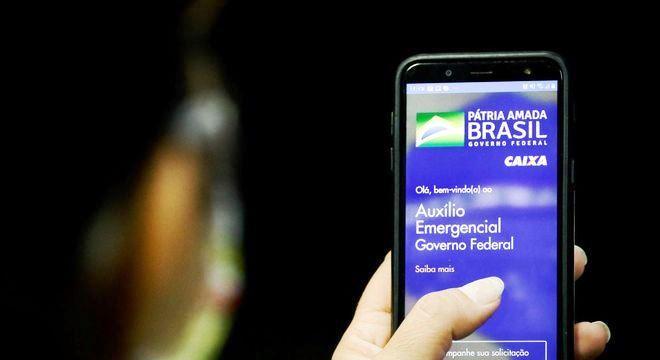 Auxílio emergencial é depositado para 3,7 milhões neste domingo (25)