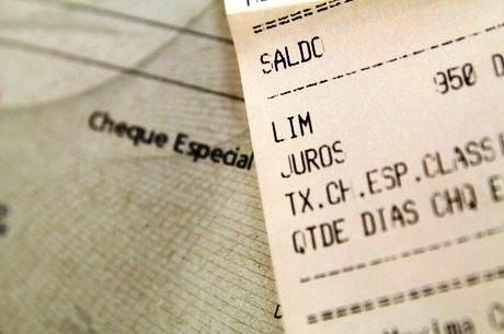 Juros do cheque especial voltam a subir e fazem dívida dobrar em 1 ano