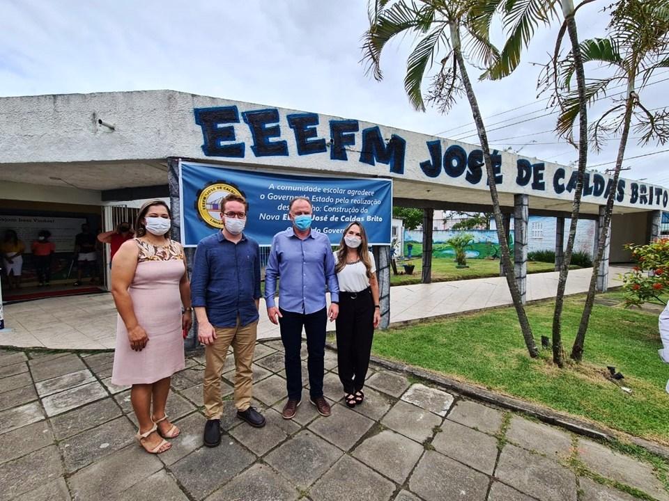 Casagrande anuncia obras de reconstrução de escolas e reforma do Batalhão da PM em Linhares