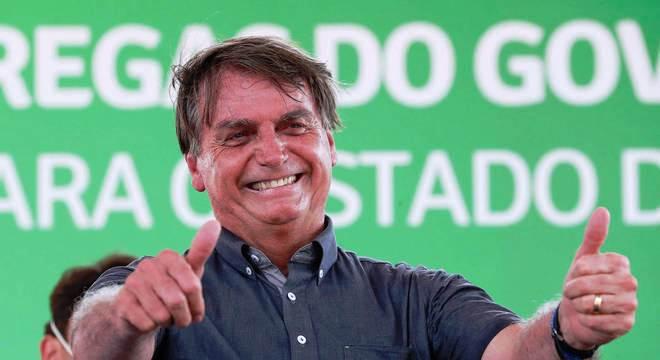 Presidente Jair Bolsonaro volta a defender a liberação de armas