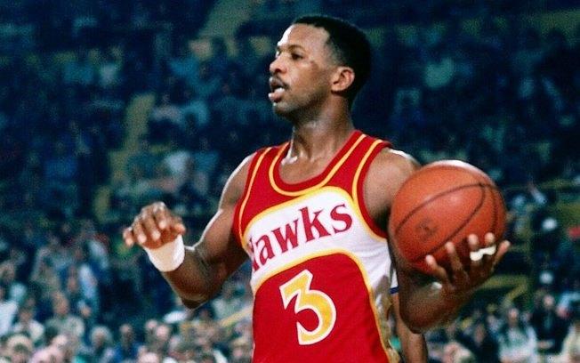 Ex-astro da NBA morre em prisão perpétua por abuso sexual de criança