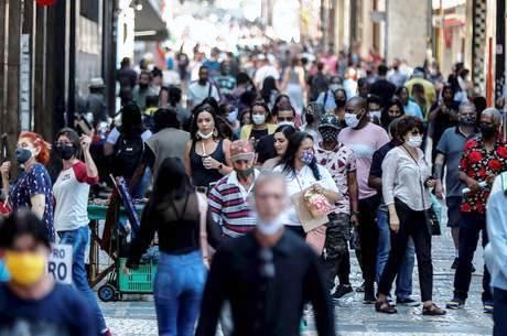 Brasil soma 161,7 mil mortes por covid e 5,61 milhões de casos