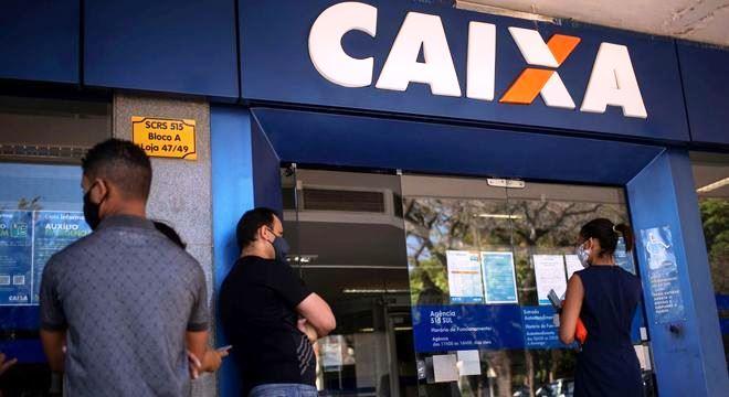 Caixa vai abrir 772 agências neste sábado para saque do auxílio