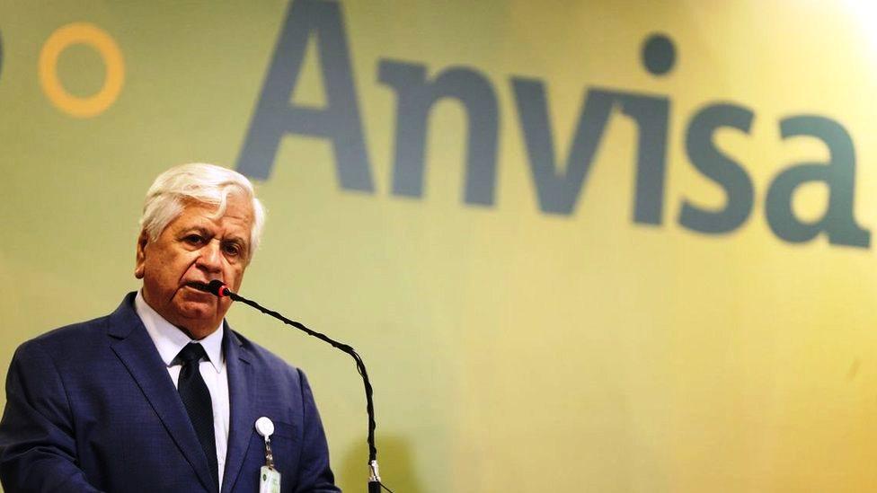 Anvisa agiu corretamente, mas precisa liberar vacina logo, dizem ex-diretores