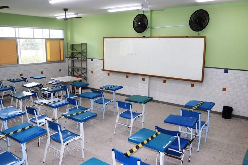 Escolas estaduais utilizadas para votação não terão aulas presenciais na próxima segunda (16)