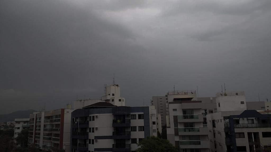 Inpe emite aviso de chuva forte para vários municípios do ES. Veja a previsão do tempo!