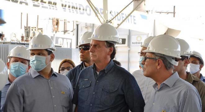 No Amapá, Bolsonaro anuncia MP que isentará de pagamento de luz