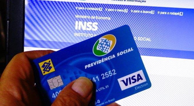 Segurado do INSS terá de trabalhar dois meses a mais para atingir teto